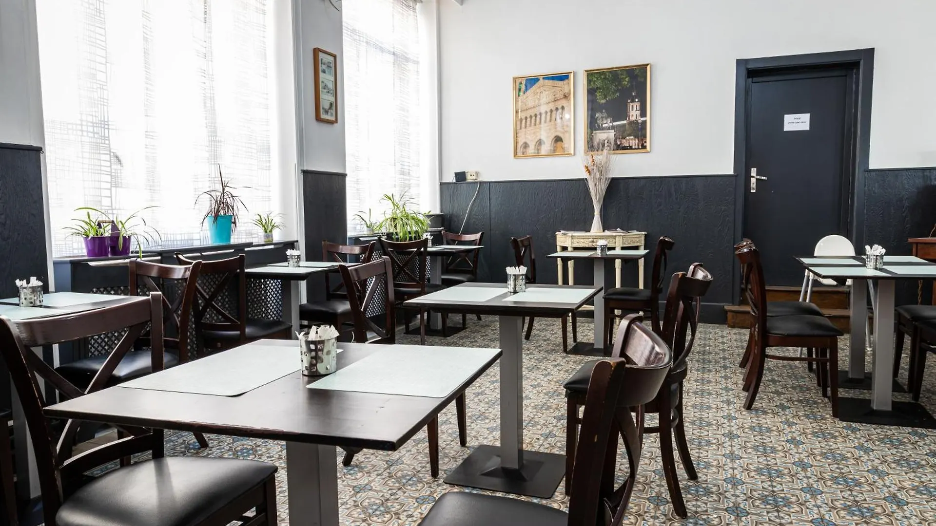 **  Hotel Du Dauphiné Lyon France