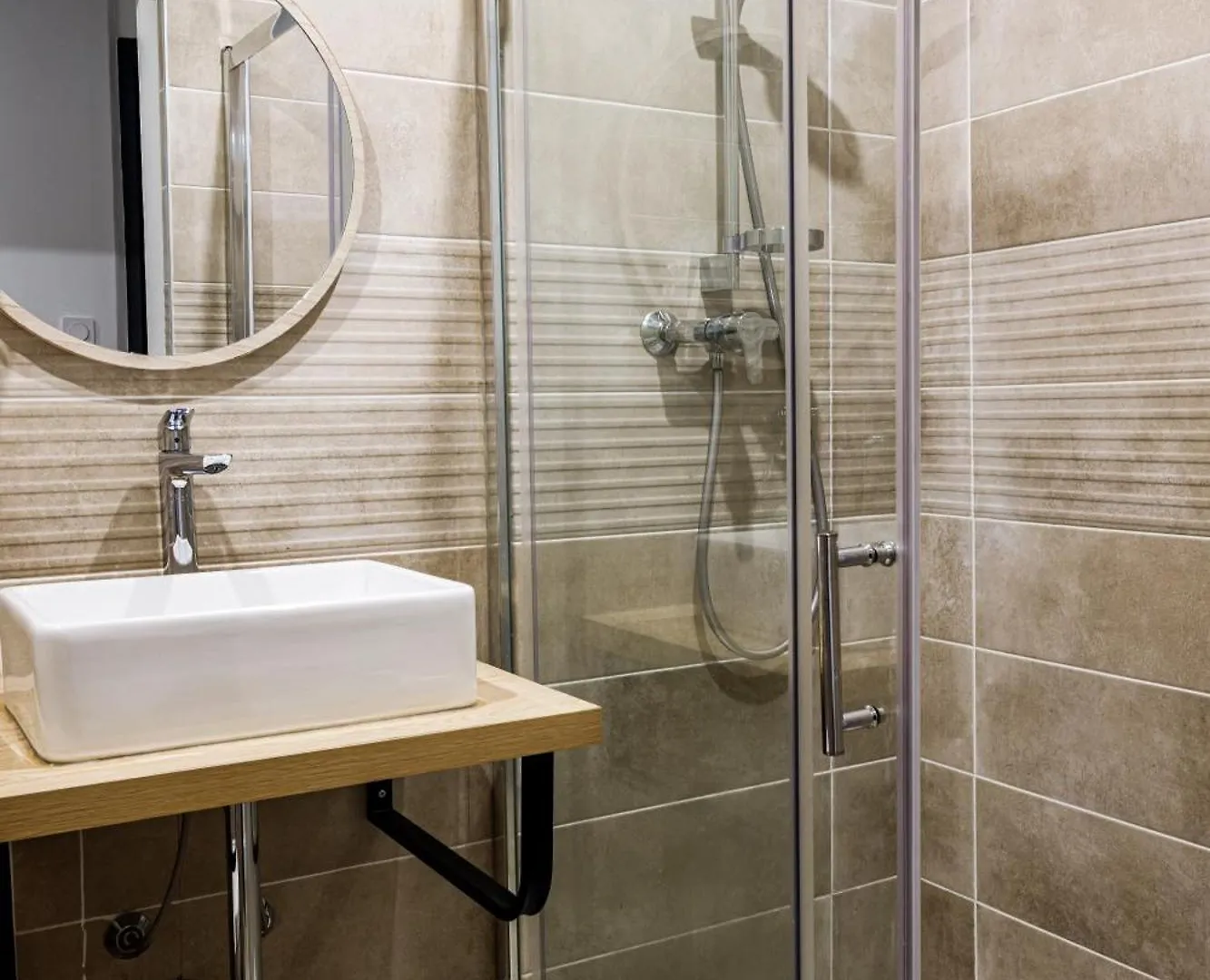 **  Hotel Du Dauphiné Lyon France
